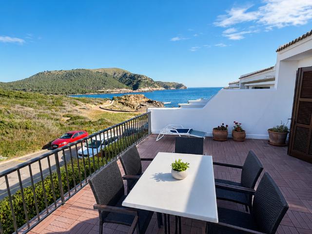 Casa con vistas al mar junto a Cala Agulla