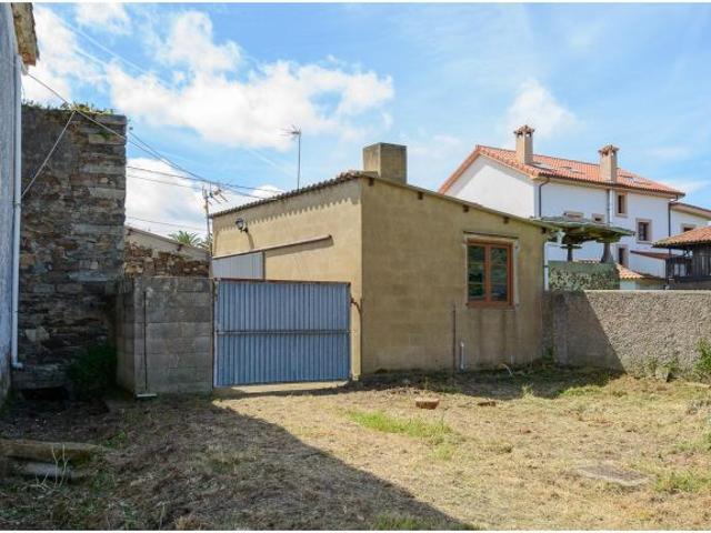 Casa con vistas al mar para reformar y finca EDIFICABLE DE 6.000 m2 en Novellana, Cudillero