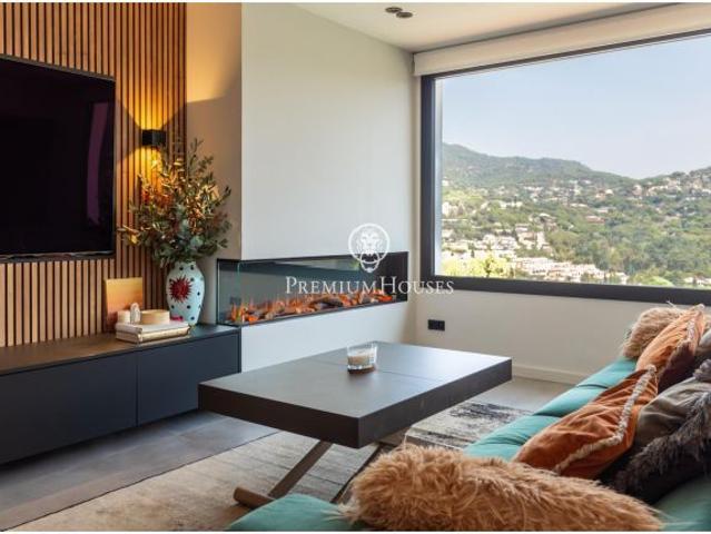 Casa con vistas espectaculares a la venta en Cabrils