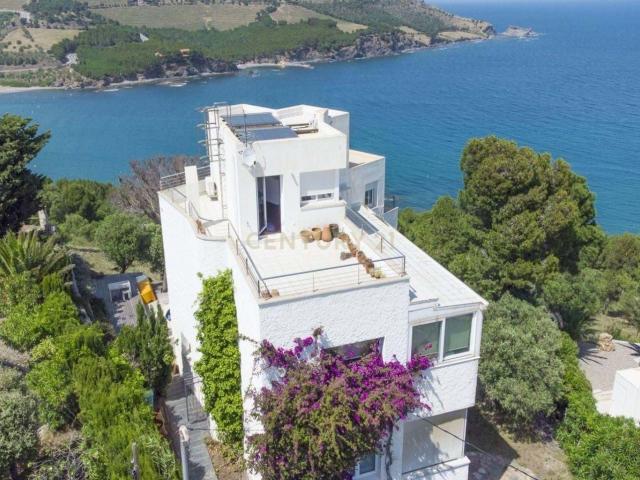 Casa con vistas panorámicas al mar, piscina privada y 5 habitaciones en Llançà