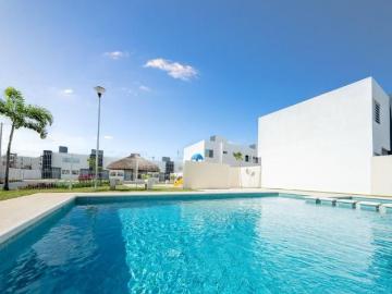 CASA CON ALBERCA EN CANCÚN 2 NIVELES, 2 HABITACIONES