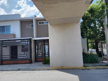 Casa con alberca en colonia Sierra Vista por Eloy Cavazos antes de San Roque