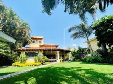Casa con alberca en Condominio Residencial Sumiya Jiutepec Morelos