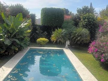 CASA CON ALBERCA EN RANCHO CORTES EN CUERNAVACA MORELOS
