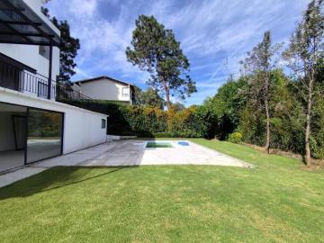 Casa con alberca en venta en Avándaro en exclusivo residencial