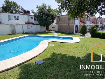 CASA EN VENTA CON ALBERCA EN FRACCIONAMIENTO COCOYOC MORELOS