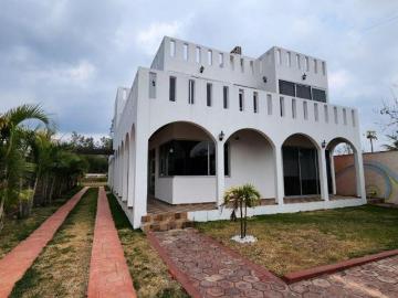 Casa con Alberca en Venta en El Lencero. 1,420 m² de Terreno, 5 Recámaras, A 10 Min de Plaza juguet
