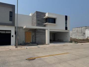 CASA CON ALBERCA EN VENTA EN PALMAS GREEN