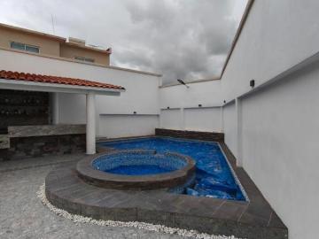Casa con alberca en Viñedos Residenciales Pachuca