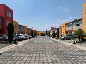 Casa con Alberca, Gimnasio y amplios espacios en Exclusivo Condominio