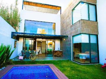 Casa con ALBERCA PRIVADA en RENTA
