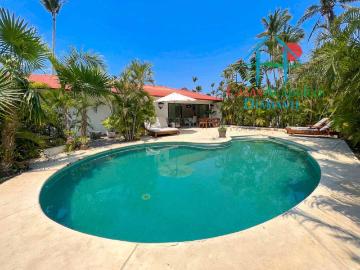 Casa con alberca privada, terraza y jardín en Villas Princess II, Guerrero