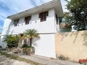 CASA CON ALBERCA Y AMPLIO JARDIN EN EL CARRIL DE LA PRIMAVERA