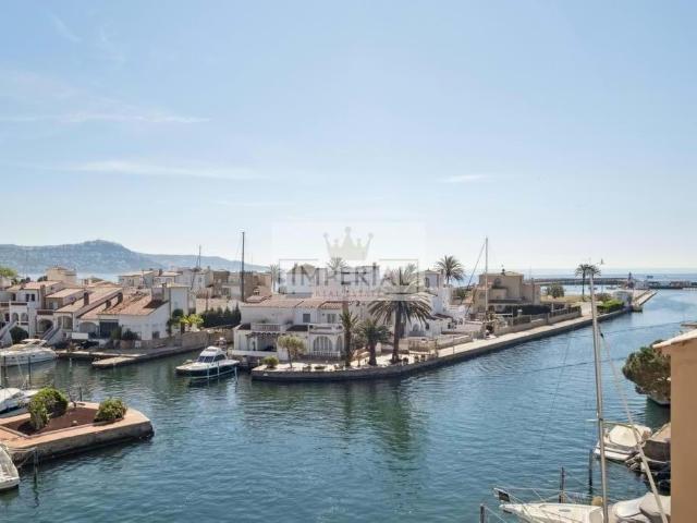 Casa con amarre de 11x4m antes de los puentes 101m² Empuriabrava