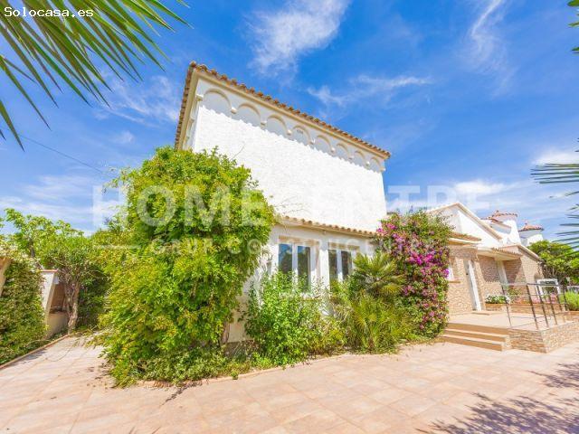 Casa con amarre de 25 metros a 10 minutos de la playa