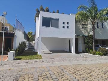 Casa con amplio Jardin en Recta Cholula