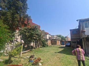 CASA CON AMPLIO JARDIN Y TERRENO EN VENTA COLONIA LOS GAVILANES