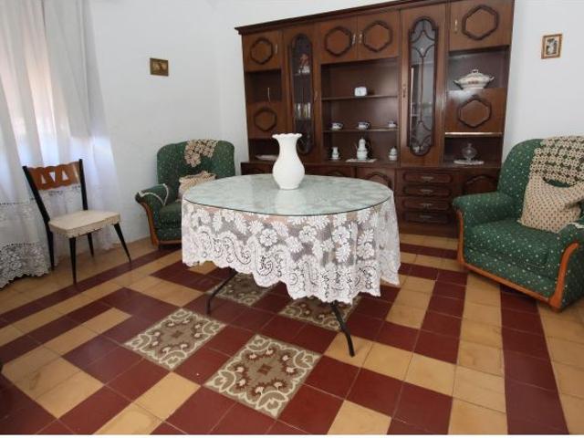 Casa con amplio patio y muchas posibilidades en Lobón