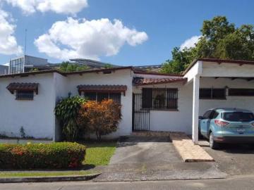 CASA CON AMPLIO TERRENO Y A PASOS DE LA LINEA DEL METRO VILLA ZAITA