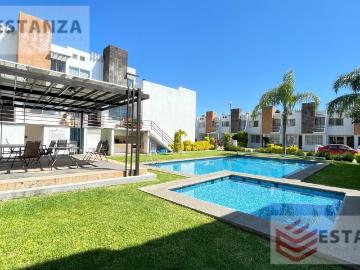Casa con amplios jardin y alberca en tzompantle