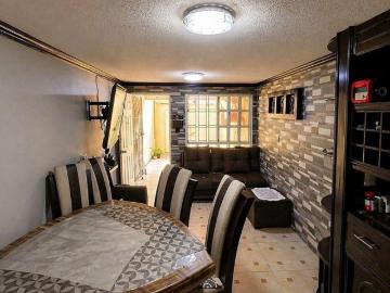 CASA CON AMPLIACIÓN BIEN UBICADA