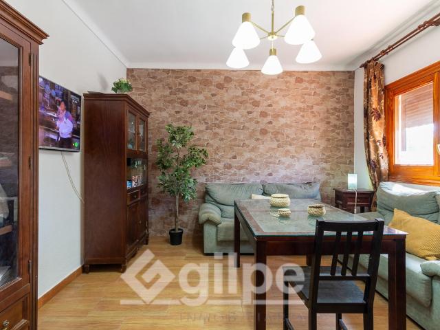 CASA CON COCHERA EN UNA ESTUPENDA ZONA DE MARCHENA