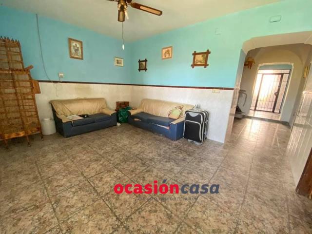 CASA CON COCHERA Y TEJADO NUEVO EN FUENTE OBEJUNA