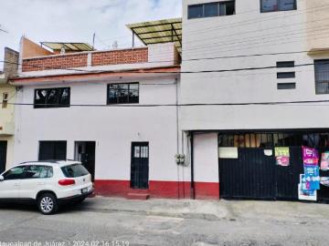 Casa con Departamento y Accesoria en Venta