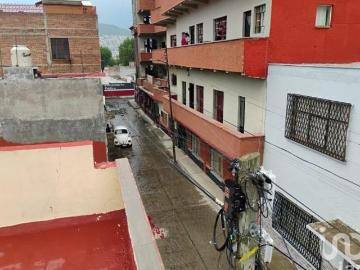 Casa con departamento y amplio terreno en el centro de Pachuca