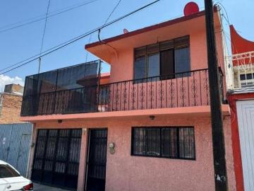 Casa con departamentos en venta en Periodismo, Morelia, Michoacán
