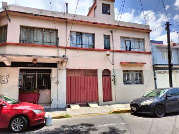 Casa con departamentos y locales en venta en Iztapalapa, Ciudad de México