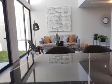 CASA CON DOBLE ALTURA en Zaru