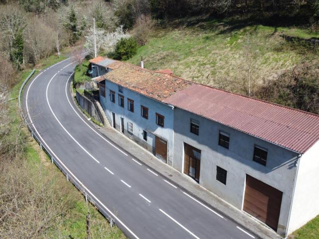 CASA CON DOS CONSTRUCCIONES, AGUA PROPIA GRATIS Y MÚLTIPLES POSIBILIDADES EN RÍO VENA, ALLANDE