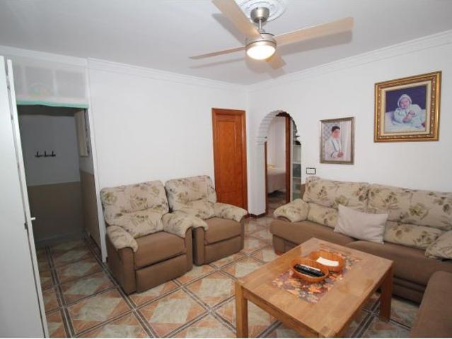 ? CASA CON DOS VIVIENDAS, GARAJE Y AZOTEA CON BARBACOA