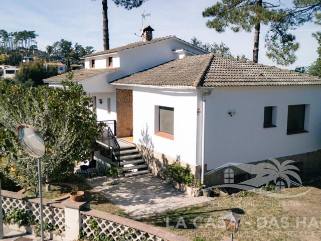 Casa independiente en Lloret de Mar Lloret Blau con 2 viviendas, parcela de 1.100 m2 y buhardilla con potencial