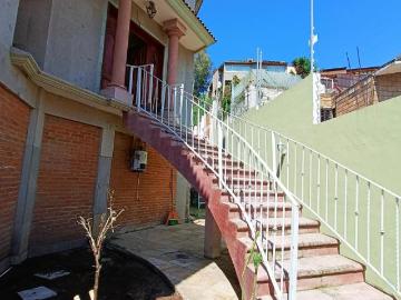 Casa con elevador para actualizar en Vista del Valle, Naucalpan