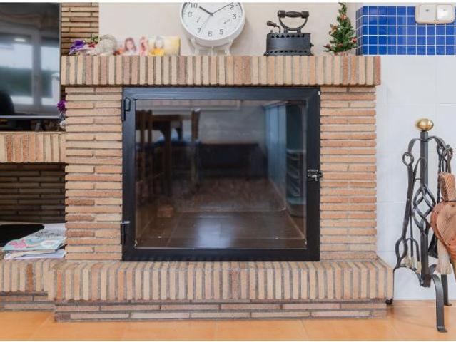 Casa con encanto, amplios espacios y zona exterior