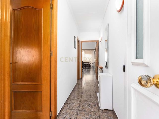 Casa con encanto en Sabadell, céntrica y tranquila, ideal para reformar a tu gusto