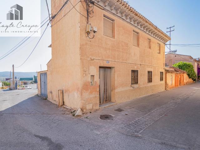 Casa con Encanto para Renovar en el Corazón de Dúrcal