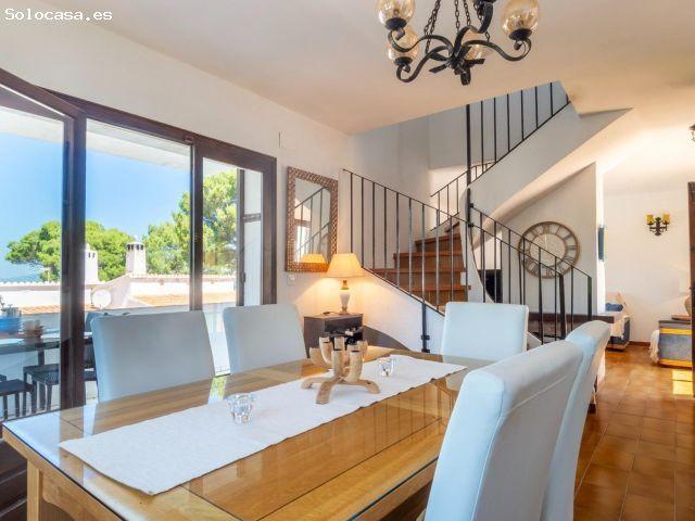 Casa con encanto, piscina privada, licencia turística y vistas a Illa Mateua
