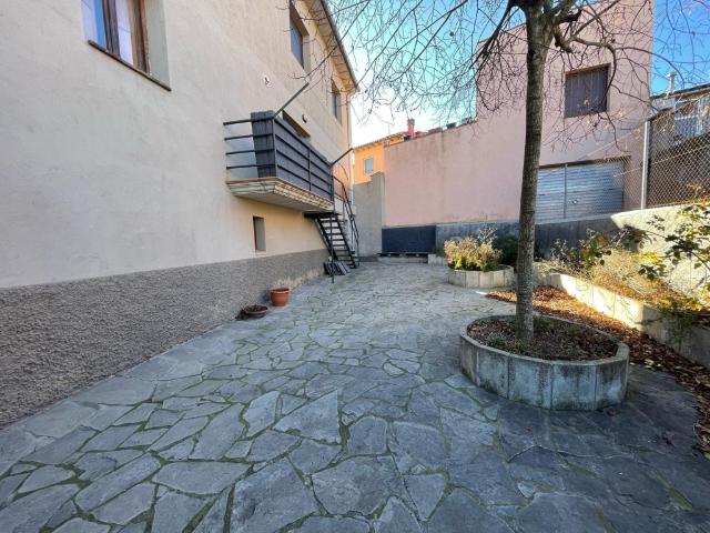Casa con encanto, terreno adicional y gran potencial en pleno entorno natural del Bages