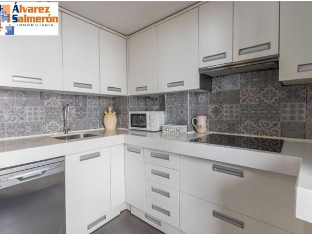 ¡CASA CON ENCANTO Y VISTAS EN PLENA PLAZA DE SANTO DOMINGO. EN EL EMBLEMÁTICO BARRIO DEL REALEJO!