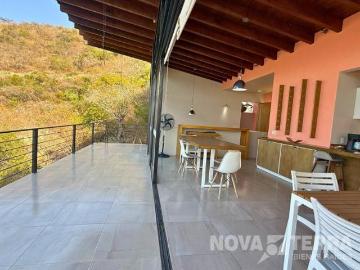 CASA CON ESPECTACULAR VISTA AL LAGO
