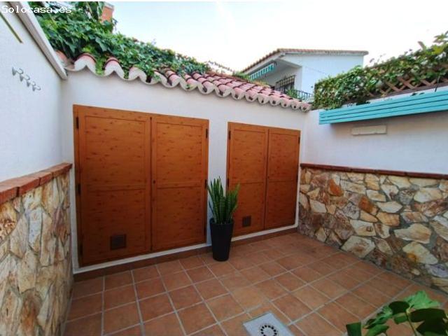 Casa con espectaculares vistas al mar, terraza chill out y patio privado en El Bajondillo, Torremoli
