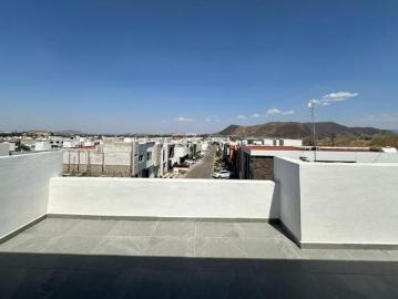 Casa con Espectaculares Vistas Desde Su Roof Garden en Casa Fuerte