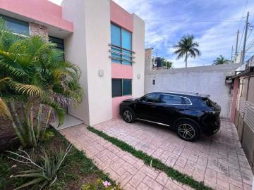 Casa con equipada con excelente ubicación, recamara en planta baja