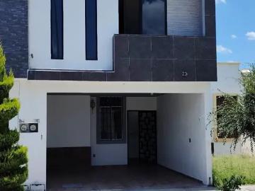 CASA CON EXCELENTE CONSTRUCCIÓN Y ACABADOS