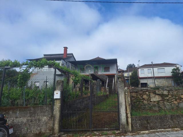 CASA CON FINCA EN CARBALLEDA DE AVIA