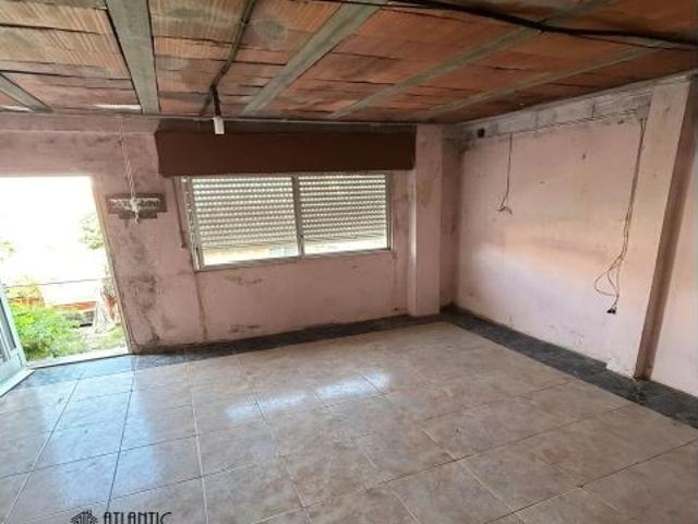 CASA CON FINCA SOLEADA EN LAVADORES – GRAN POTENCIAL DE REFORMA E INVERSIÓN
