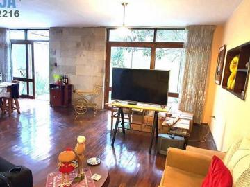 Casa con finos acabados y piscina en venta en la Urb San Joaqun Bellavista